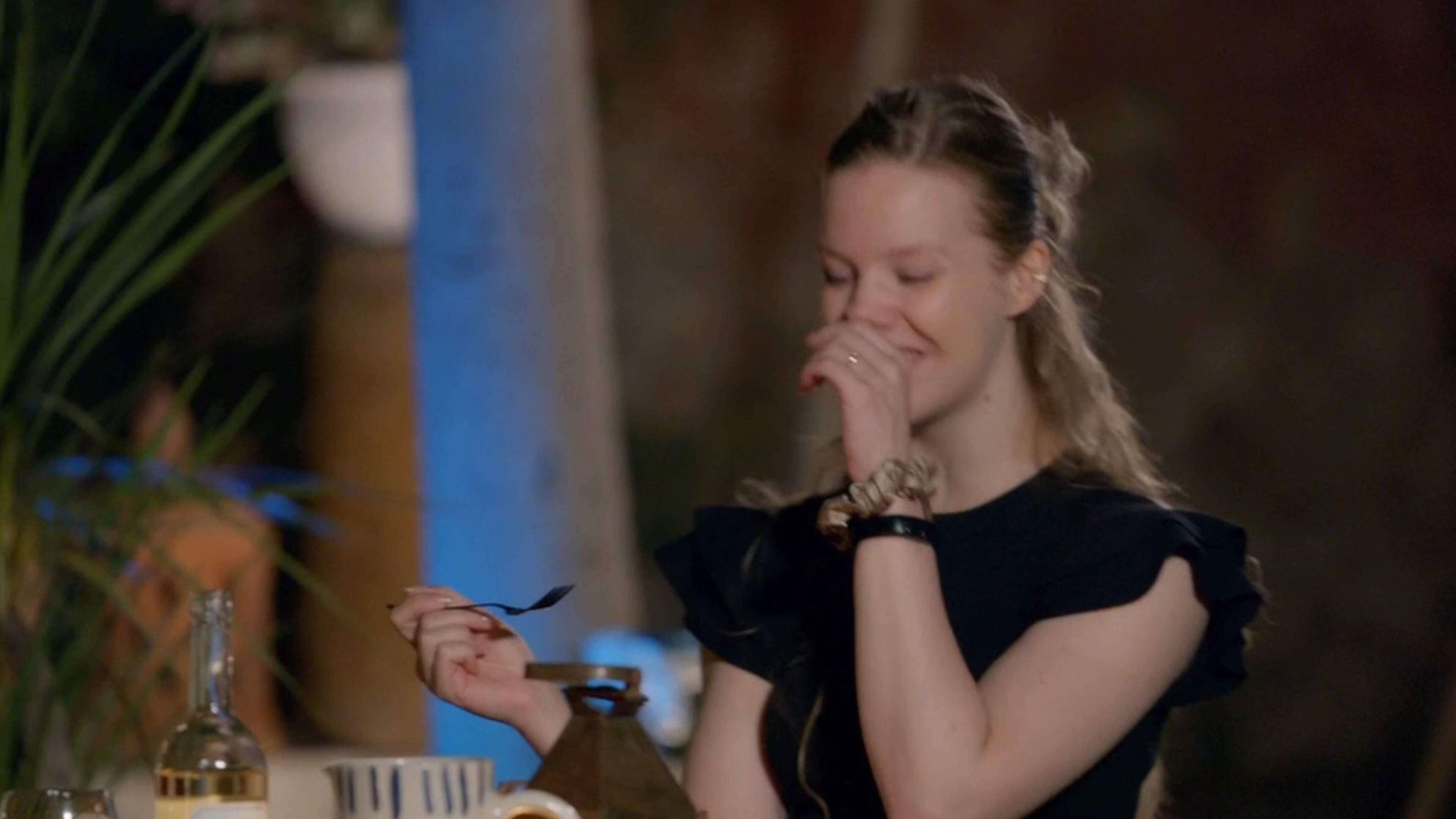 Married at first sight: duizend en één giechels van Kirsten die Marokko en tajine heel ’on-Europees’ vindt